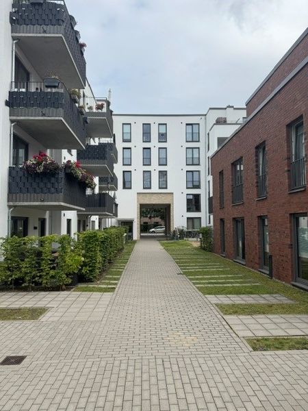 Viel Raum zum Wohlfühlen ! 4-Zimmerwohnung mit Terrasse - modern und barrierefrei in Ahrensburg